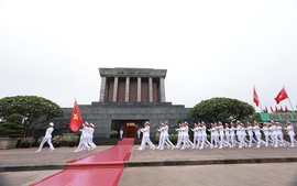 Special flag-raising ceremony at Ba Dinh Square to mark 135th birthday of President Ho Chi Minh