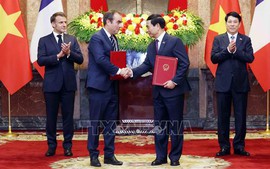Viet Nam, France sign cooperation agreements