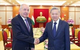General Secretary To Lam hosts reception for Hungarian President Sulyok Tamás