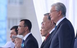 General Secretary To Lam attends victory parade in Astana