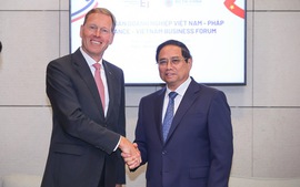 Prime Minister meets leaders of France' business giants in Paris