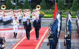 President hosts official welcome ceremony for Lithuanian counterpart