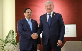 Prime Minister meets Kyrgyz counterpart Adylbek Kasimalyev in Tianjin