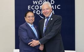 Prime Minister meets WEF leaders in Tianjin
