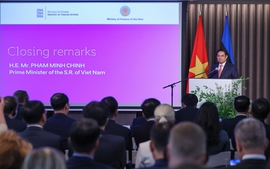 Prime Minister attends Viet Nam-Estonia Business Forum in Tallinn