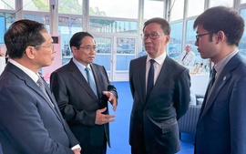 Prime Minister Pham Minh Chinh meets Chinese Vice President Han Zheng in France