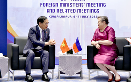 Deputy PM meets Philippine, Timor-Leste Foreign Ministers on sidelines of AMM-58