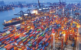 Trade surplus hits US$7.63 bln in first half