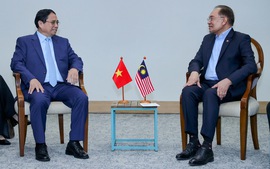 Prime Minister meets Malaysian counterpart on BRICS Summit sidelines