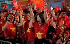Gov't presents cash gift to Vietnamese people on National Day
