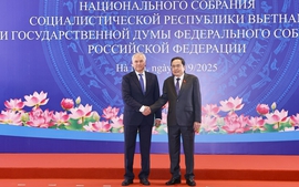 Top Vietnamese legislator holds talks with Russian State Duma Chairman in Ha Noi
