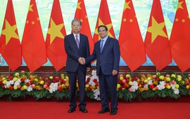 Prime Minister receives top Chinese legislator in Ha Noi