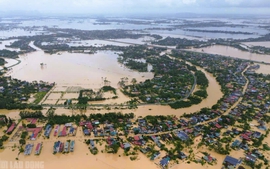 Over 4,000 houses submerged in floodwater in Thanh Hoa province