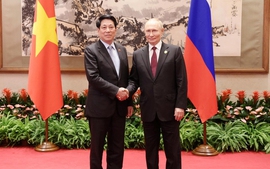 President Luong Cuong meets Russian President Putin in Beijing