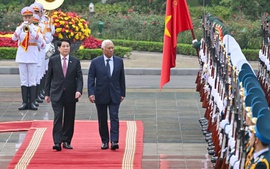 State President Luong Cuong hosts official welcome ceremony for EC President António Costa