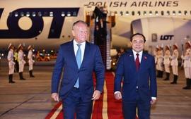 Polish Prime Minister Donald Tusk arrives in Ha Noi for summit meeting with Vietnamese counterpart