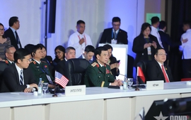 Phan Van Giang calls on partners to support united and resilient ASEAN at 13th ADMM+