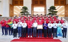 Prime Minister Le Minh Hung congratulates ASEAN U17 title winners