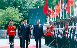 Thai Prime Minister hosts official welcome ceremony for To Lam in Bangkok