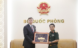 Deputy Prime Minister Phan Van Giang hosts U.S. Deputy Secretary of State Christopher Landau