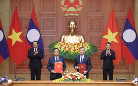 Viet Nam, Laos sign four cooperation agreements