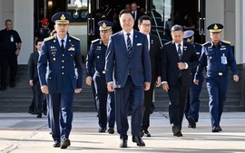 Thai Prime Minister embarks on official visit to Viet Nam