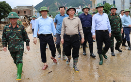 Deputy PM inspects flood-hit areas in Lai Chau province