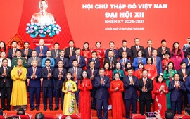 Humanitarian work must become integral part of human development strategy: Top leader To Lam