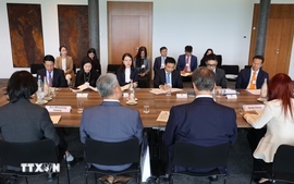 Deputy PM meets WTO Deputy Director-General, Co-Chair of WEF Board of Trustees in Geneva