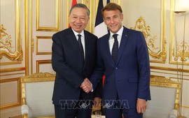 Top leader holds talks with French President Macron in Paris