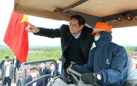 范明正总理出席广宁省重点交通工程竣工典礼