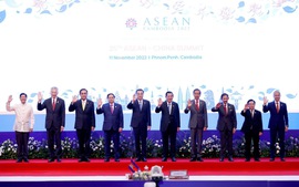 范明正总理出席东盟与对话伙伴领导人会议