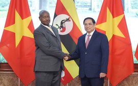 范明正总理会见乌干达总统