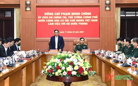 范明正总理与国防部举行工作会议