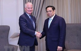 越南政府总理范明正接见美国企业代表
