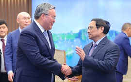 范明正总理会见哈萨克斯坦政府副总理兼外交部长穆赫塔尔&#183;特列乌别尔季