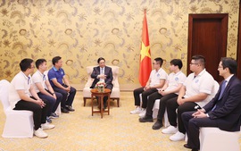 政府总理鼓励在COP28取得优异成绩的越南学生团队
