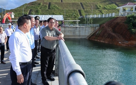 政府总理范明正出席童密水库竣工仪式