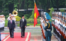 范明正总理举行迎接仪式欢迎马来西亚总理正式访越