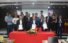 河内支持性产业企业协会与上海企业代表团签署合作协议