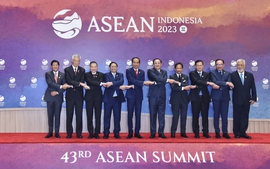 范明正总理出席第43次东盟峰会开幕式