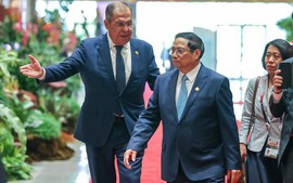 越南政府总理范明正会见俄罗斯外长