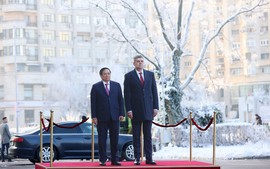 罗马尼亚总理主持迎接仪式欢迎范明正总理访问罗马尼亚