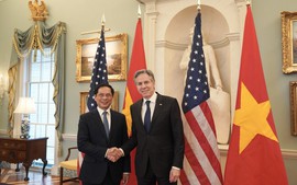 裴青山部长与美国外长共同主持越南与美国第一次外交部部长级对话会