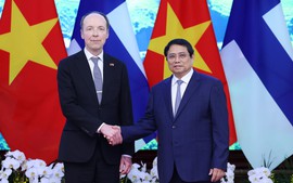 越南政府总理范明正会见芬兰议会议长尤西•哈拉阿霍