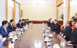 越南外交部部长裴青山会见梵蒂冈外交部长加拉格尔