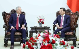 越南政府副总理黎明慨会见英国前首相、TBI研究所执行主席托尼•布莱尔