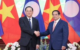越南政府总理范明正会见老挝总理宋赛•西潘敦
