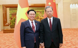 越南国会主席王廷惠与中国全国人大常委会委员长赵乐际举行会谈