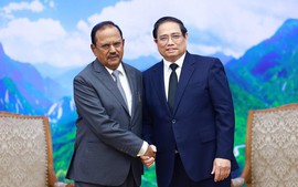 越南政府总理范明正会见印度国家安全顾问阿吉特多瓦尔